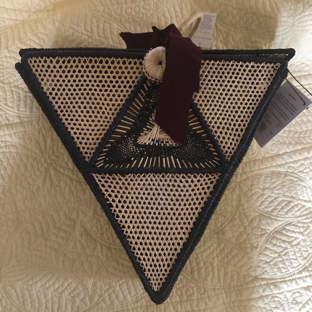 NWT raffia bag Mercedes Salazar like, triangular raffia